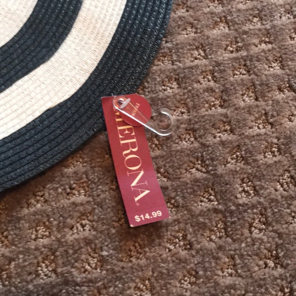 Floppy hat - Picture 3 of 3